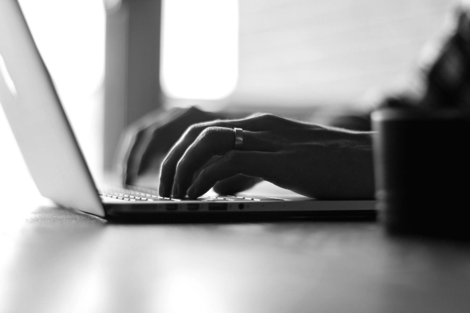 Teilnehmer beim interaktiven Online-Lernen über künstliche Intelligenz