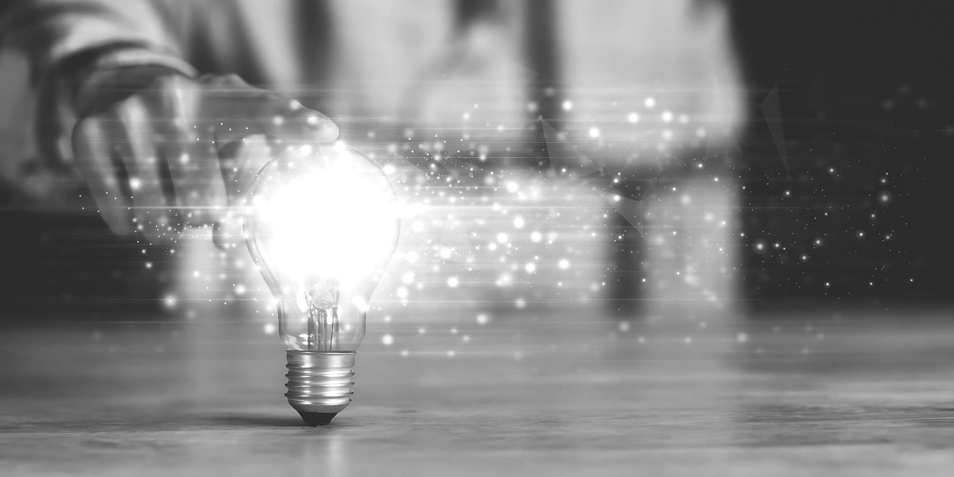 Support-Team bietet Hilfe und Beratung für Kursteilnehmer